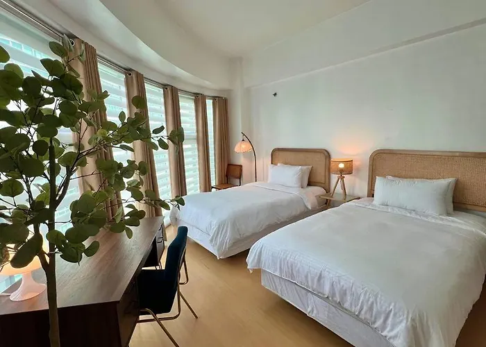 Charming 3-br In Bgc * Manila