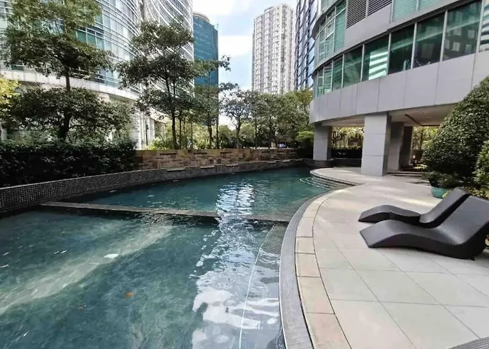 Charming 3-br In Bgc * Manila