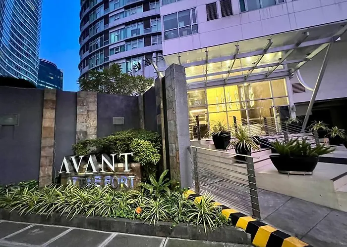 Charming 3-br In Bgc Apartment *