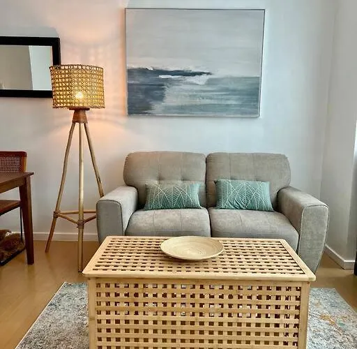 Apartment Charming 3-br In Bgc Manila