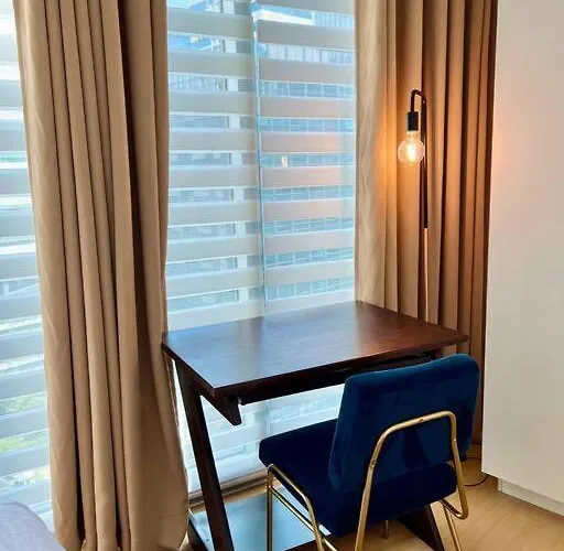 Charming 3-br In Bgc * Manila