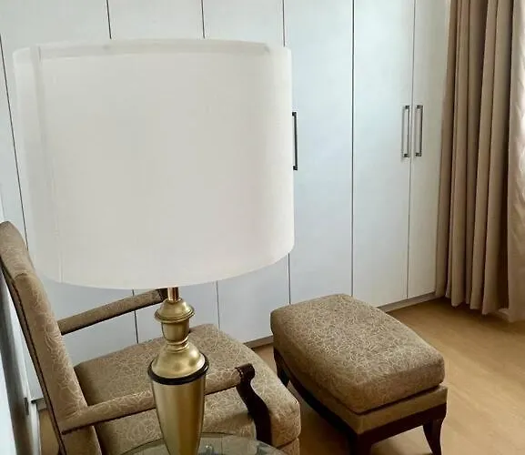 Charming 3-br In Bgc Manila