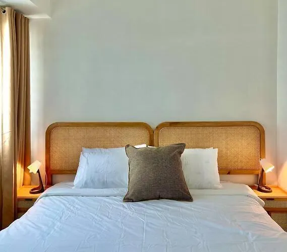 Charming 3-br In Bgc * Manila