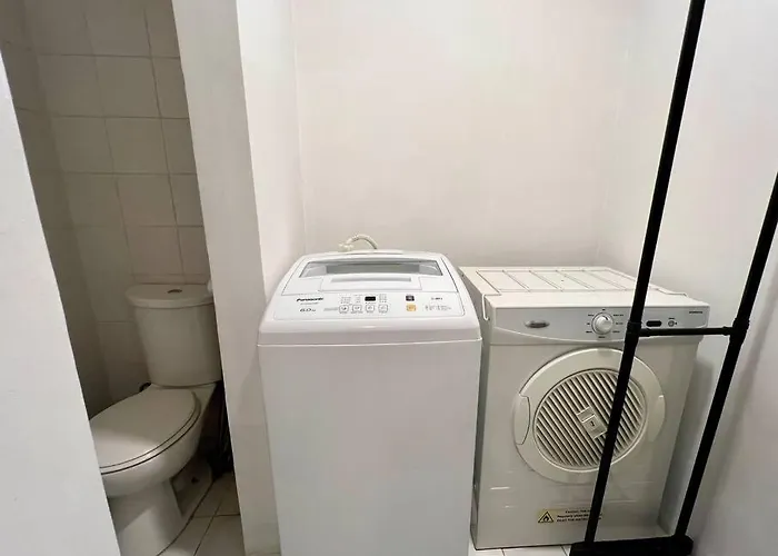 Charming 3-br In Bgc Apartment Manila