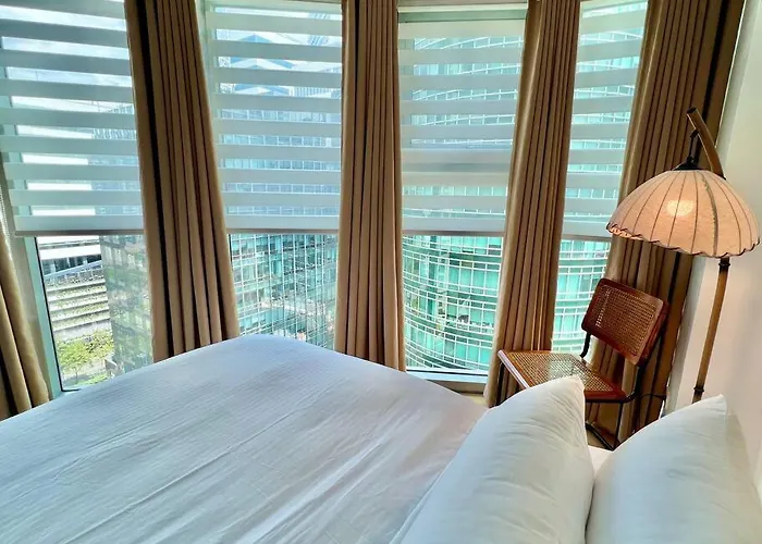 Charming 3-br In Bgc * Manila