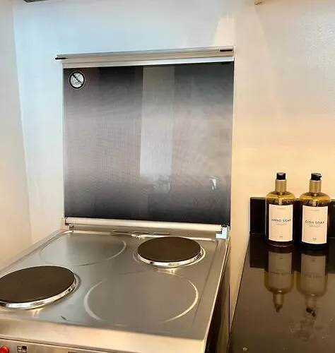 Charming 3-br In Bgc Apartment *